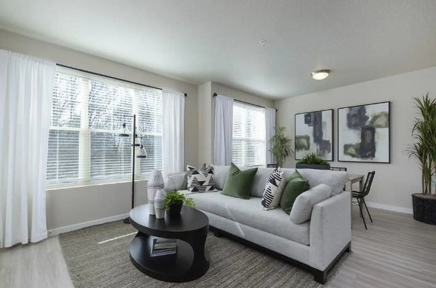 3 bed, 1.0 bath, 1323 sqft, $6,234 — Photo 1