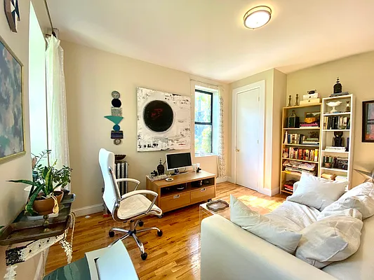 Rented by Lang Realty LLC | media 10