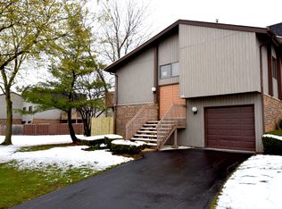 45 Salt Creek Rd, Roselle, IL 60172