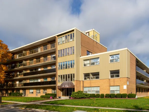 Bryn Mawr Apartments, 620 Berkshire Rd, Sarnia, ON N7V 1Y8