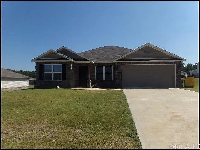 30 Erwin Dr — Photo 1