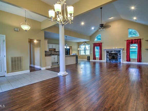 3rd image of 211 Big Bear Ln