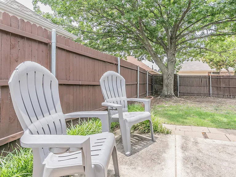7017 Chateau Dr — Photo 47