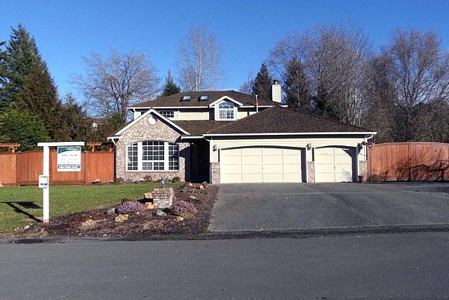 1st image of 1003 198th Ave E