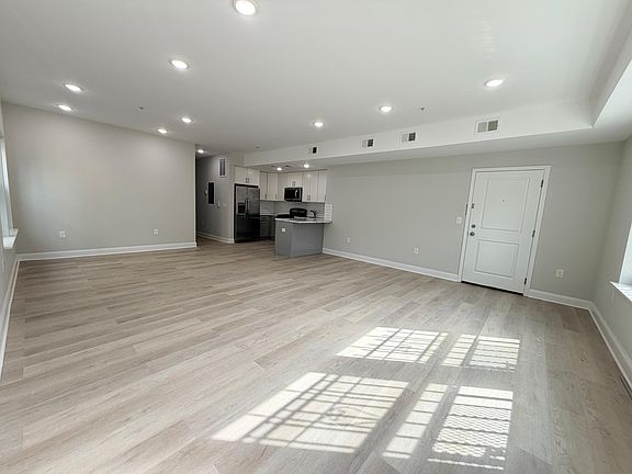 4th image of 306 S 11th St #1