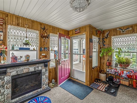 3rd image of 775 Ashby Dr