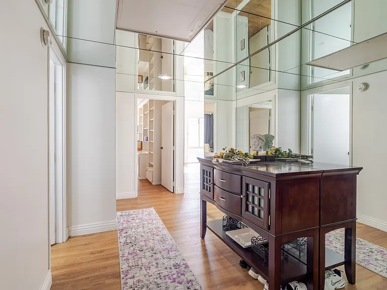 800 W 1st St #1105 — Photo 32