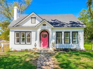 301 E Calvert St, Troup, TX 75789