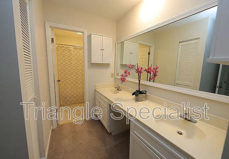 112 Mossbark Ln — Photo 8