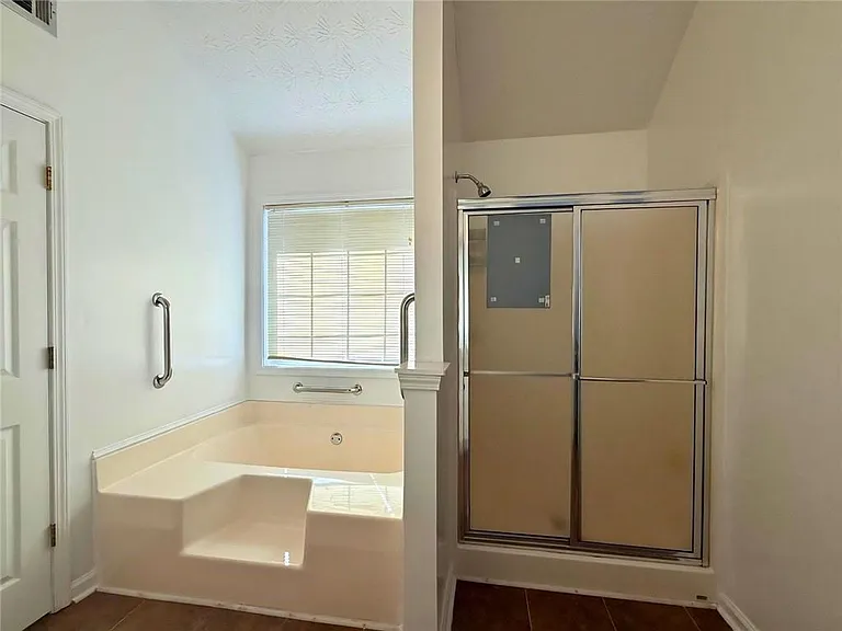 2029 Manor Oak Ln — Photo 16