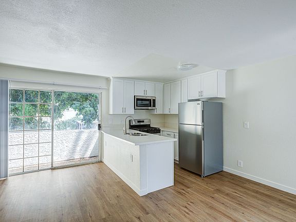 2nd image of 720 S Hoover St APT 206