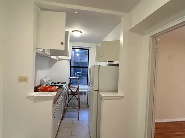 2165 Matthews Avenue image 1 of 4