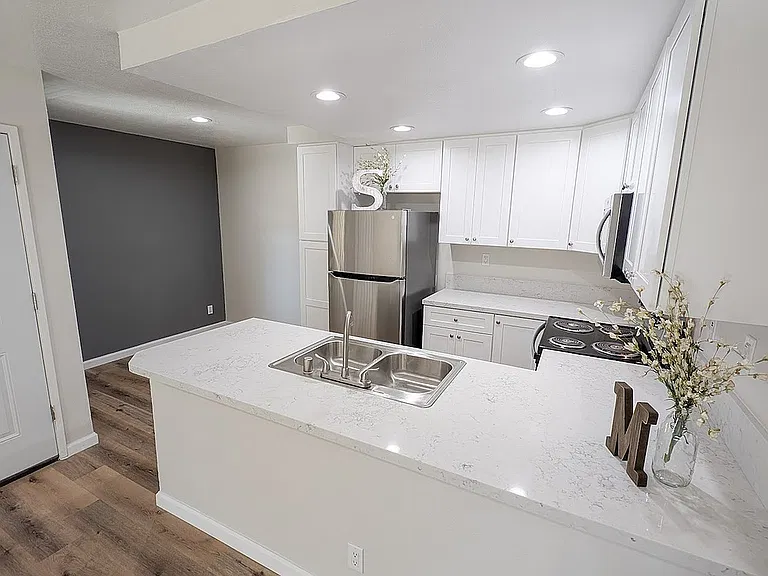 Cypress_Cedar Model Kitchen-Dining