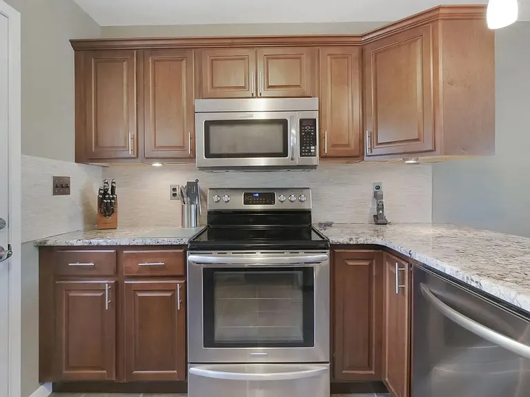 6 Hoyt Pl — Photo 5