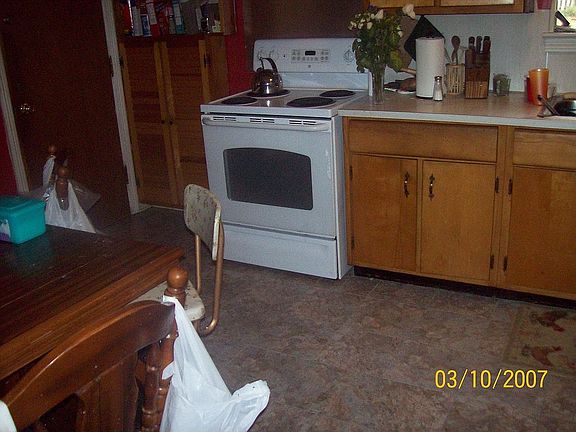 kitchen with new stove as of 1/06