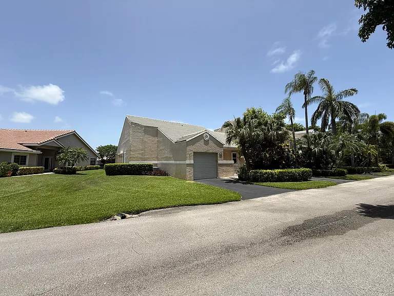225 N Lakeshore Dr — Photo 60