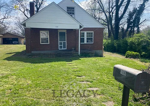 1606 E Sharpe Ave Photo 1
