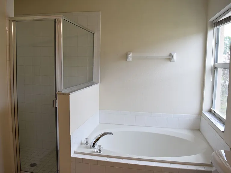 334 Bordeaux Ave NE — Photo 36