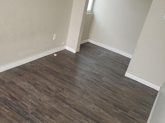 5th image of 4911 Homerlee Ave Unit 2F