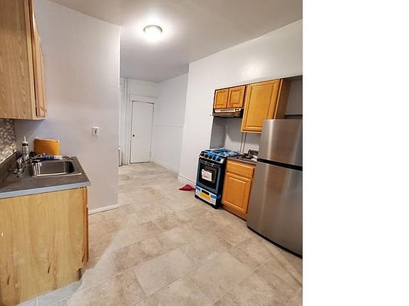 3rd image of 109 Beech St APT 2R