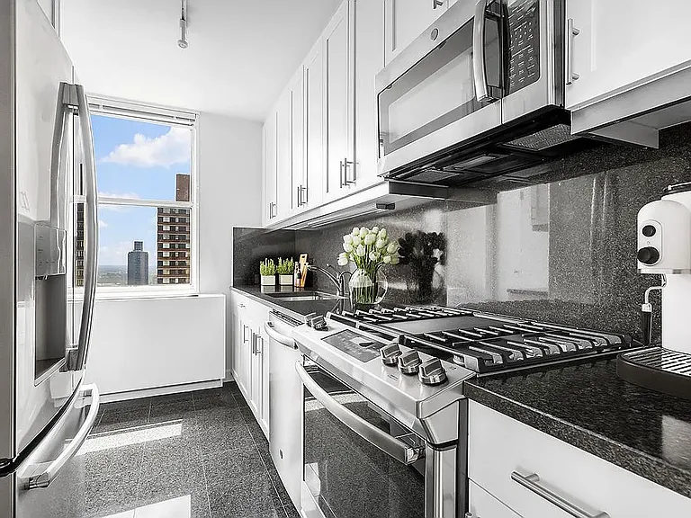 300 E 75th St #21J — Photo 5