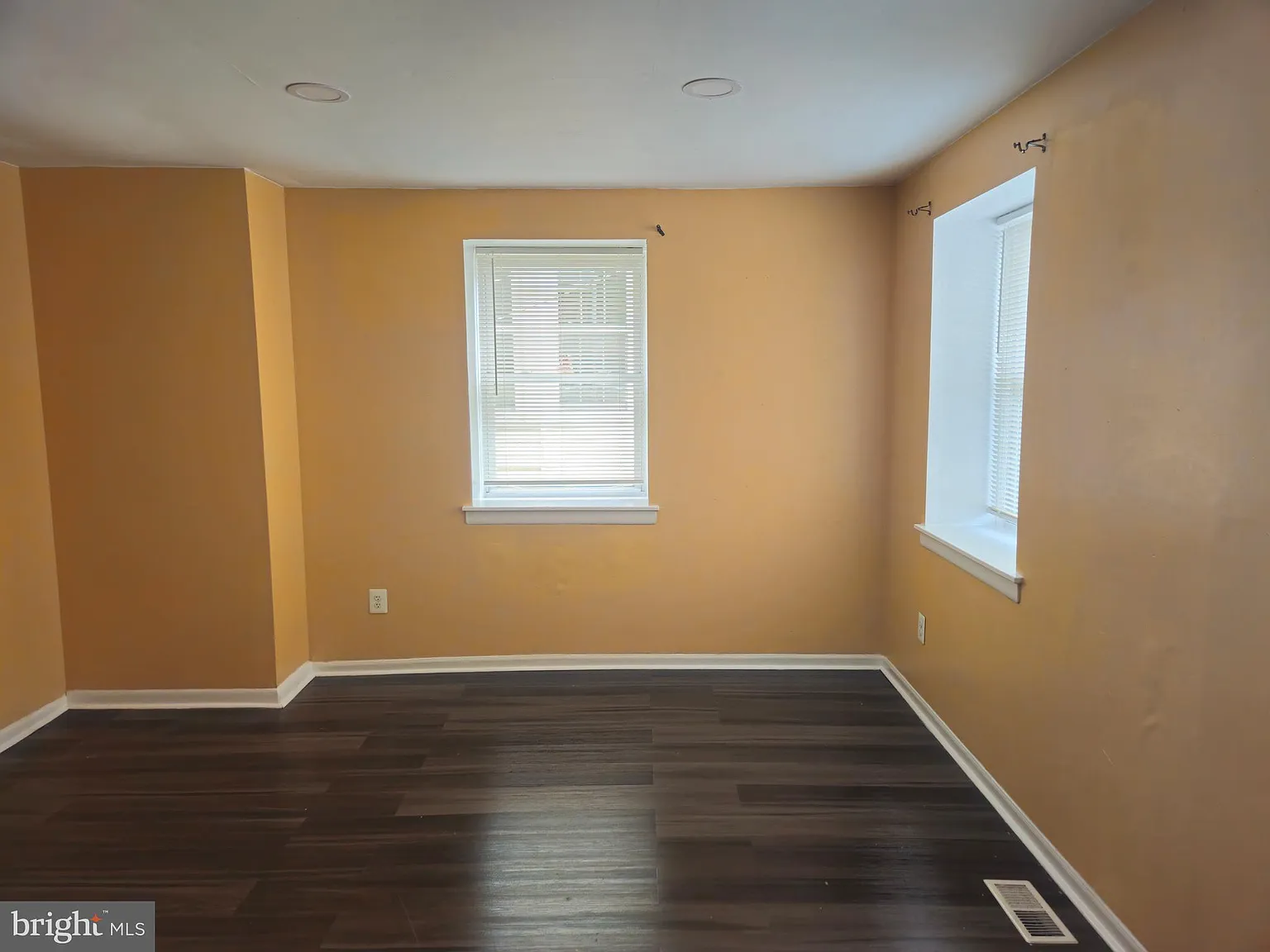 3 bed, 2923 sqft, $1,975 — Photo 3
