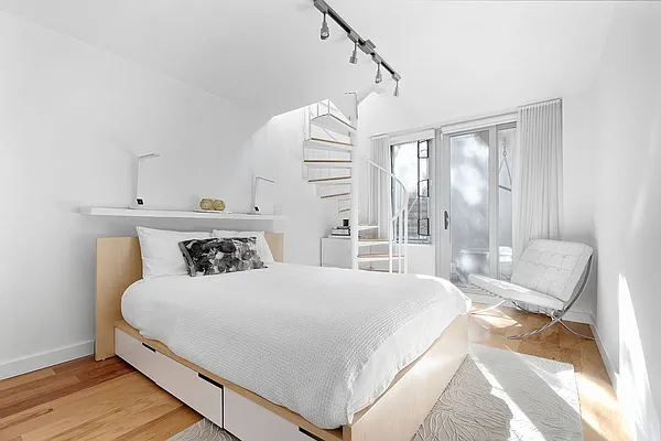 Rented by Compass | media 24