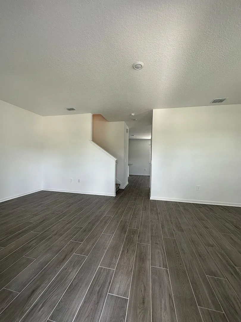 Three-bedroom 2.5 bathrooms property In Storey Grove - Winter Garden — Photo 4