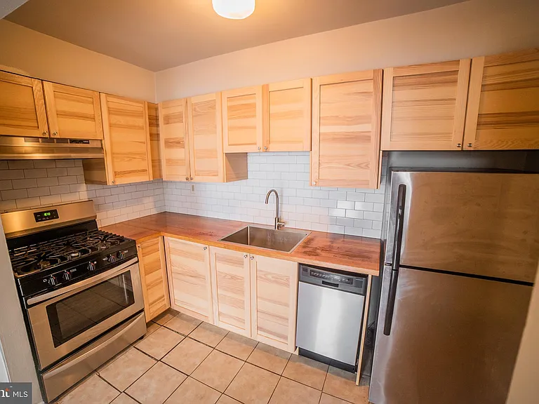 2116 Walnut St #2F — Photo 6