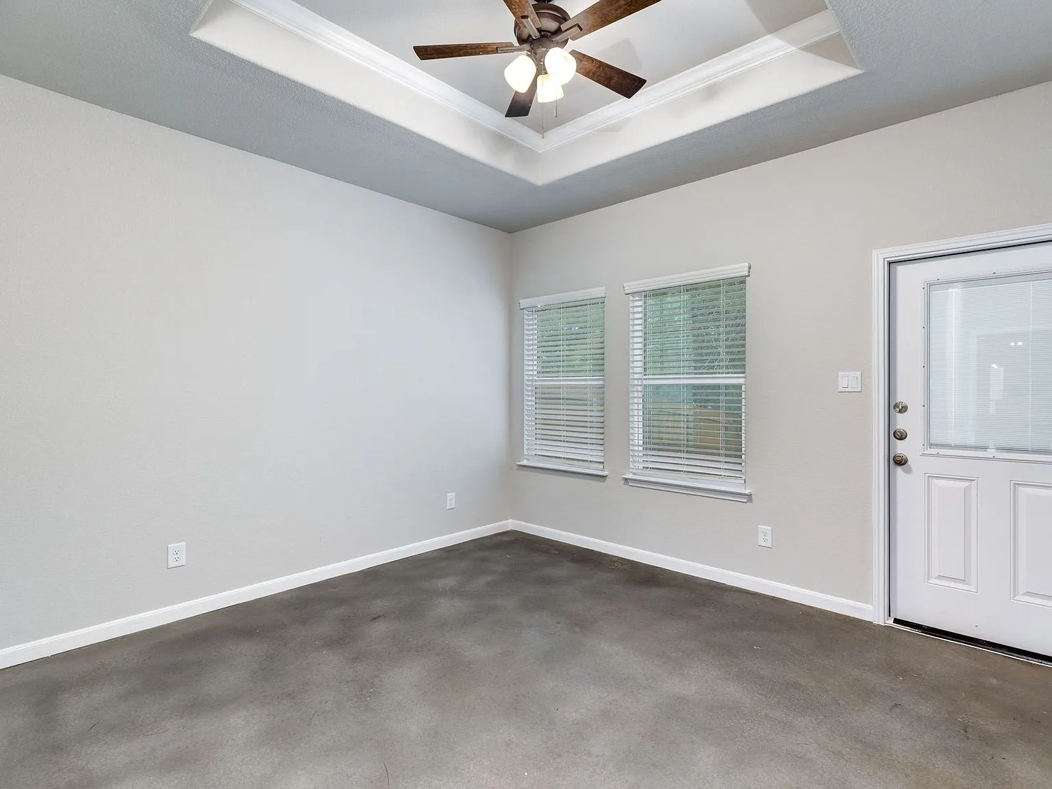 926 Country Club Dr — Photo 3