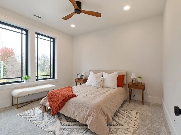 1240 Kenmore Pl — Photo 62