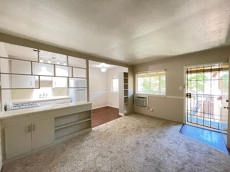 Fort Sutter Manor, Classic Midtown Living! — Photo 25