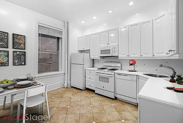 Rented by CitySites Real Estate Group | media 23