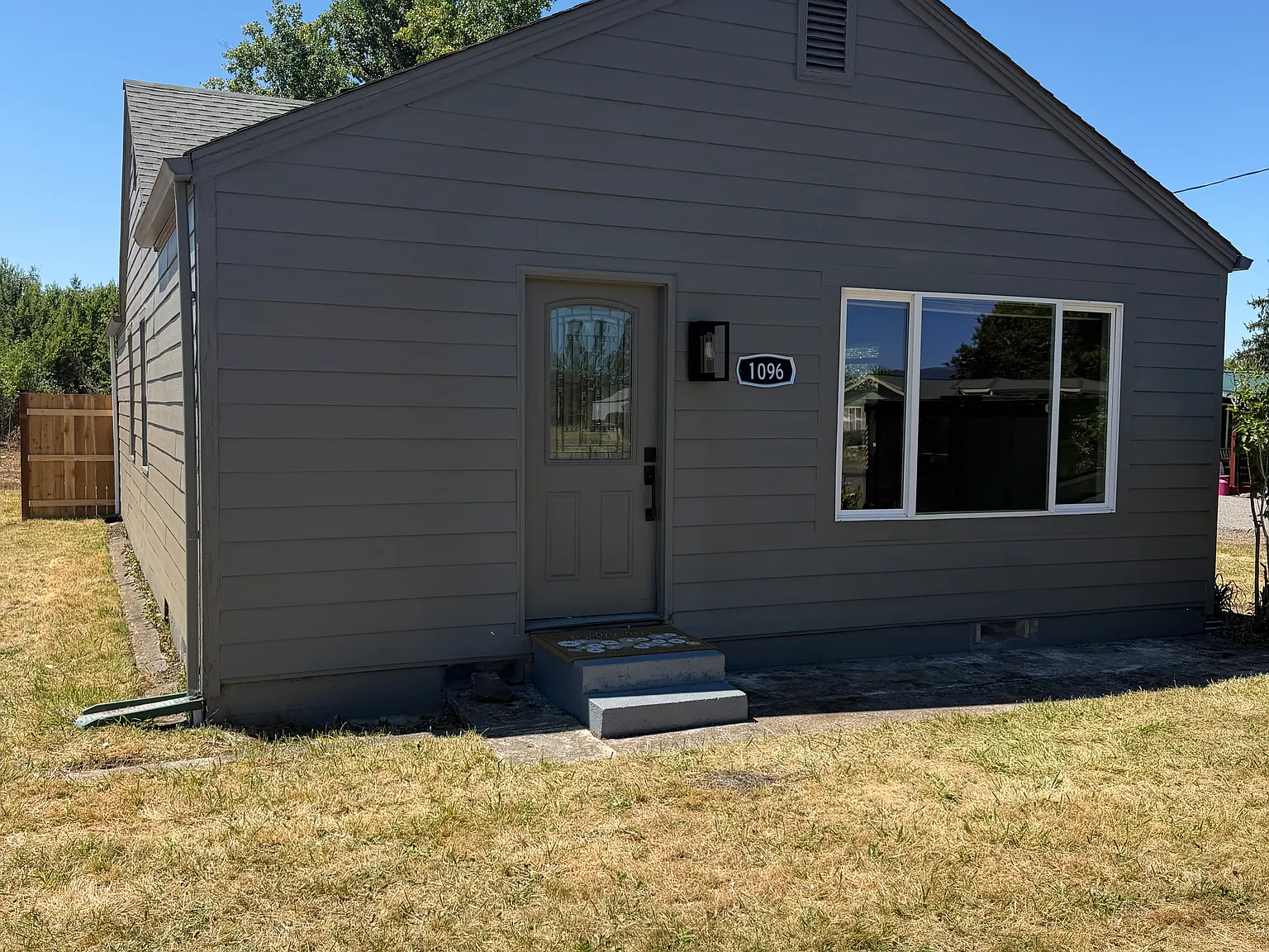 4 bed, $1,999 — Photo 2