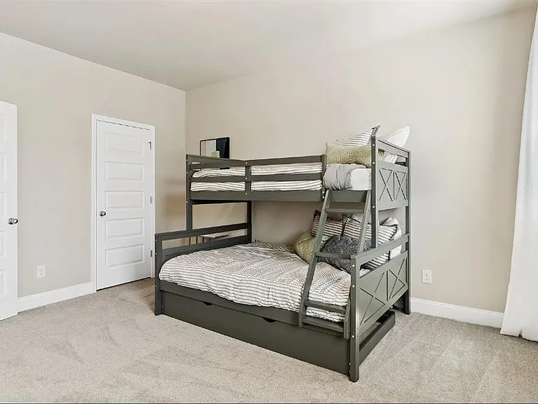 1905 Manor Pointe Dr — Photo 22