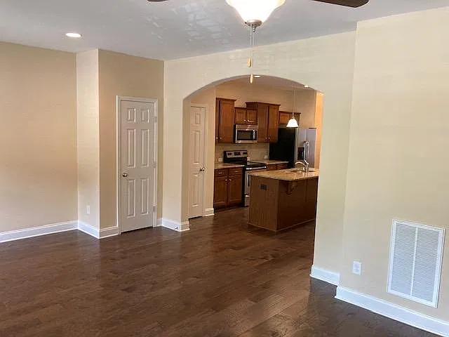 3 bed, 2.5 bath, 1684 sqft, $2,775 — Photo 4