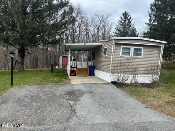 5 Seneca Dr, North Adams, MA 01247