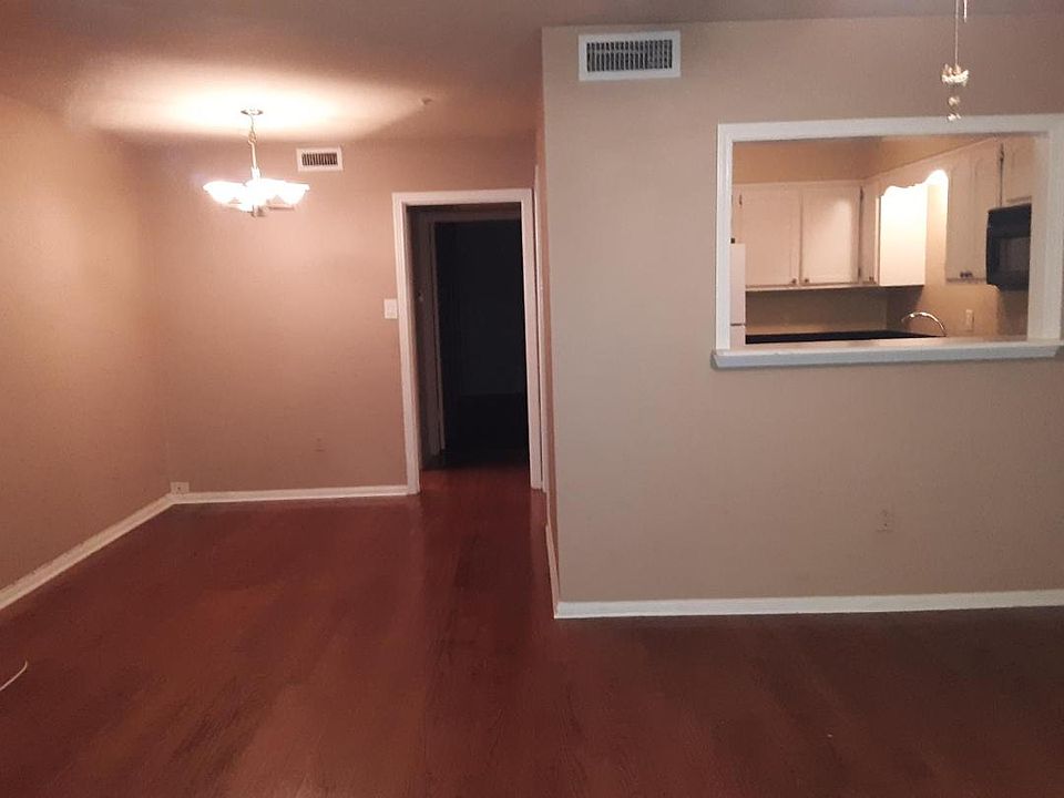 1st image of 2732 Whitney Pl APT 109