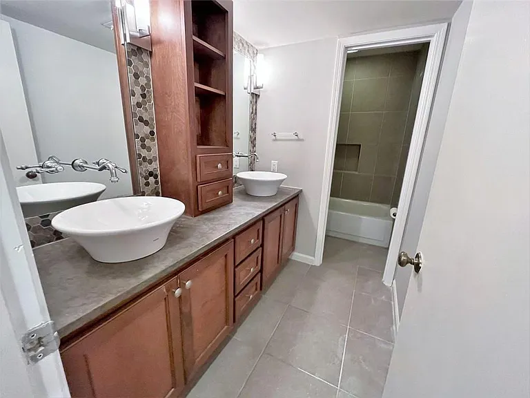 82 Montre Sq NW — Photo 23