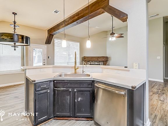 5th image of 209 Joseph Dr