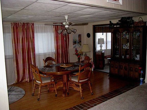 4th image of 1028 Vermont Ave