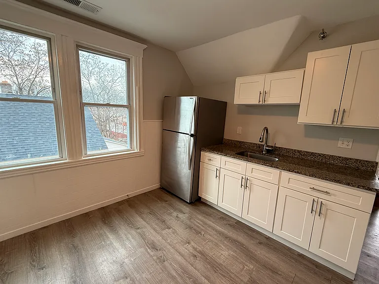 197 Clover St #3 — Photo 21