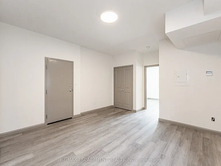 36 Grant Ave #1A — Photo 4