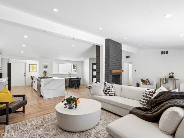 304 Hanover Dr, Costa Mesa, CA 92626