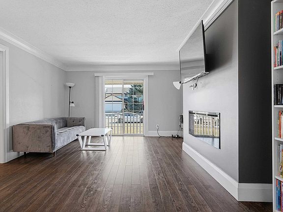 3rd image of 23423 Sandpiper Ave
