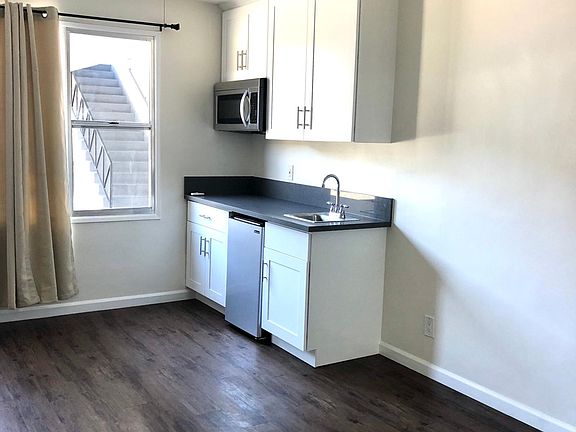 3rd image of 2890 Leeward Ave APT 122
