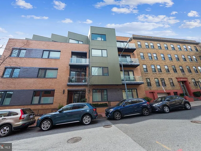 2360 Champlain St NW #1.4 — Photo 2