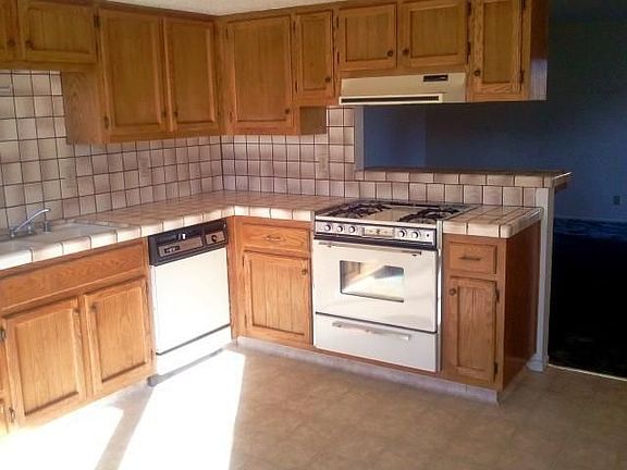 Gas Range, Dishwasher