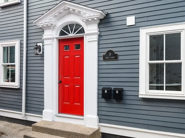 8 Curtis St #2, Salem, MA 01970