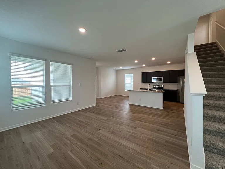 501 Jean St — Photo 4